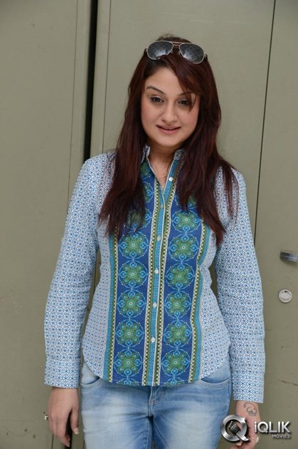 Sonia-Agarwal-at-Amma-Nanna-Oorelithe-Press-Meet